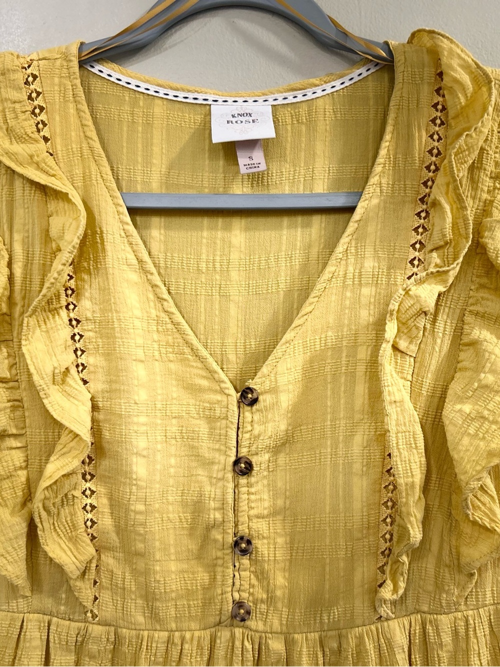 Knox Rose Dress Size Small
Yellow Ruffle Button-Front